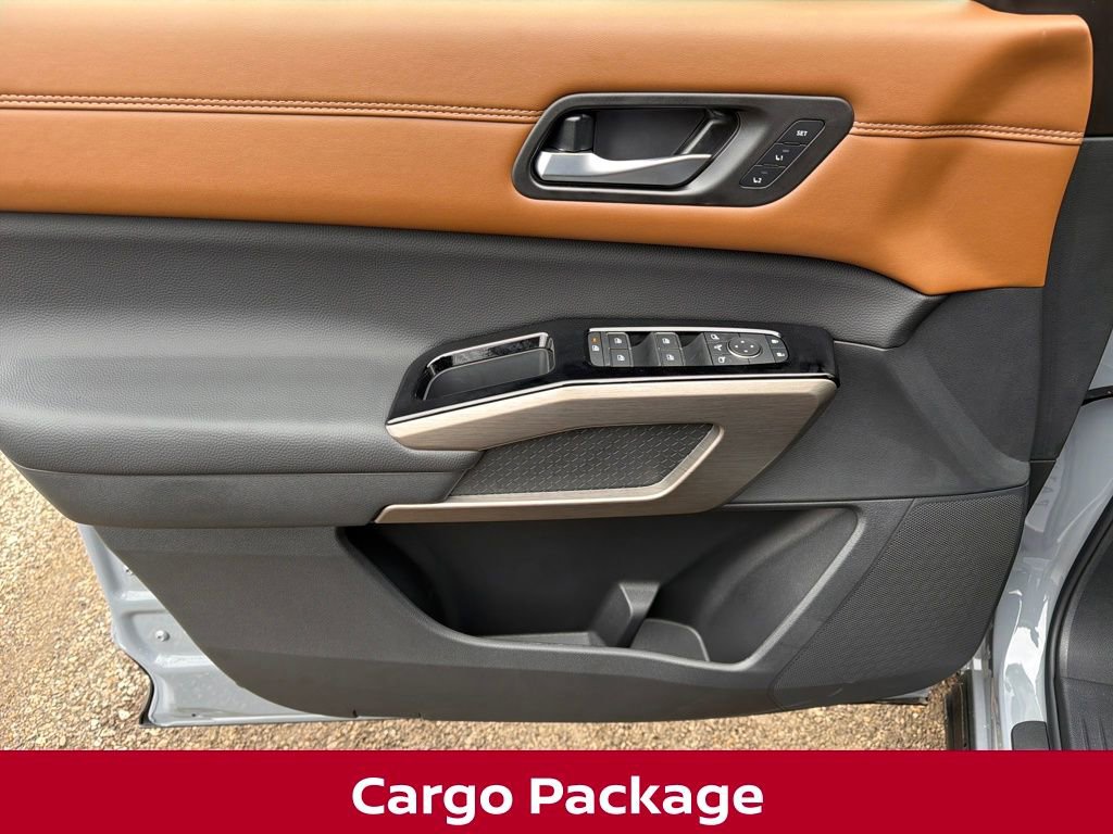 New 2025 Nissan Pathfinder Platinum w/ Black Appearance Package image 12