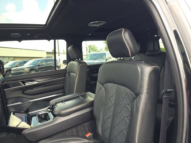 Used 2025 Jeep Grand Wagoneer L Series III w/ Rear Seat Video Group 1 AWD/4WD image 36