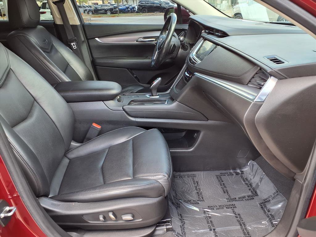 Used 2017 Cadillac XT5 Luxury w/ Driver Awareness Package FWD image 9