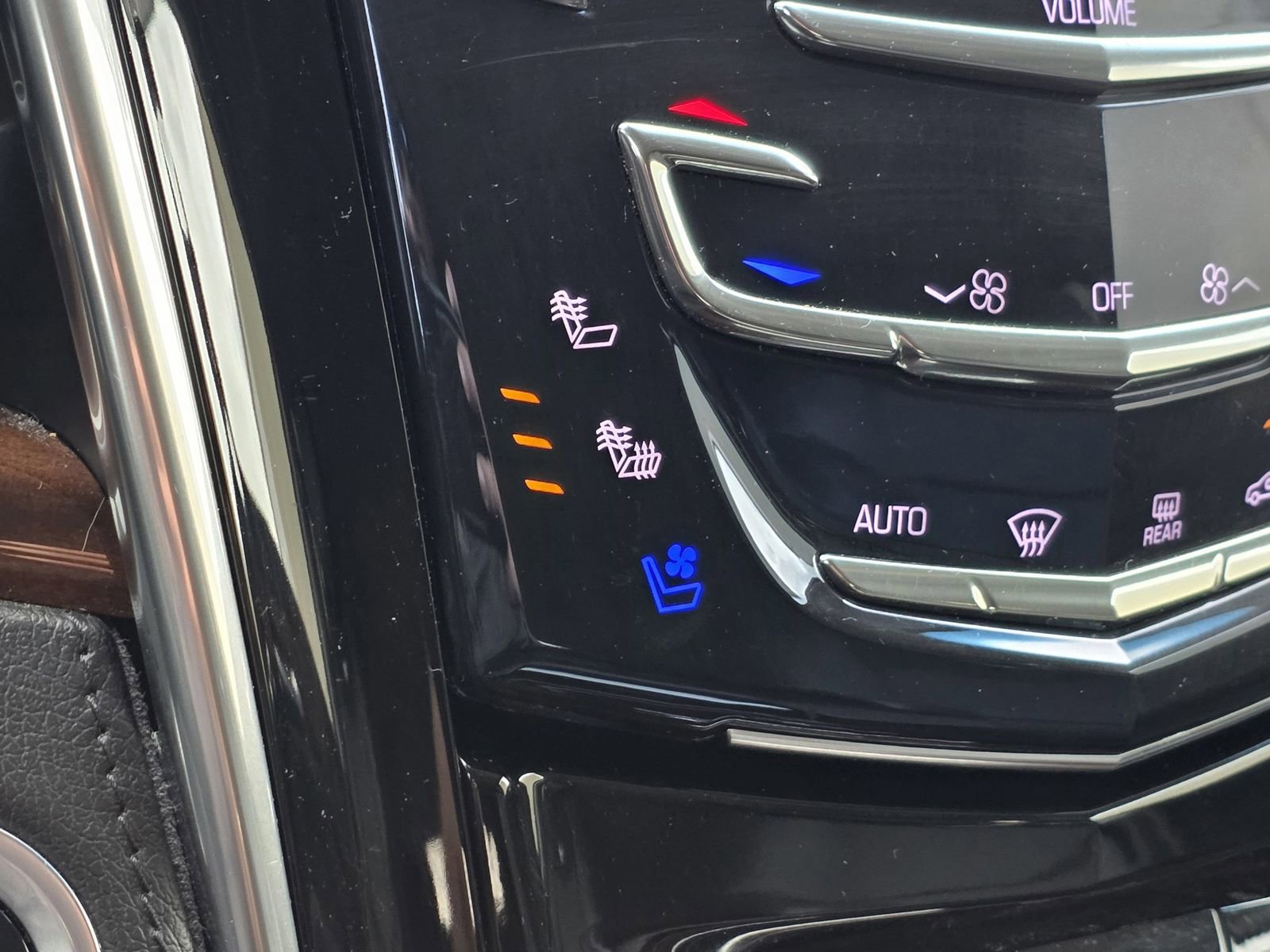 Used 2019 Cadillac Escalade 2WD image 25