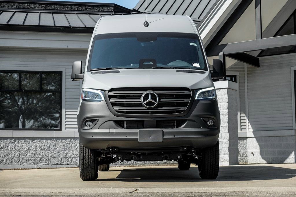 Used 2025 Mercedes-Benz Sprinter 2500 image 5
