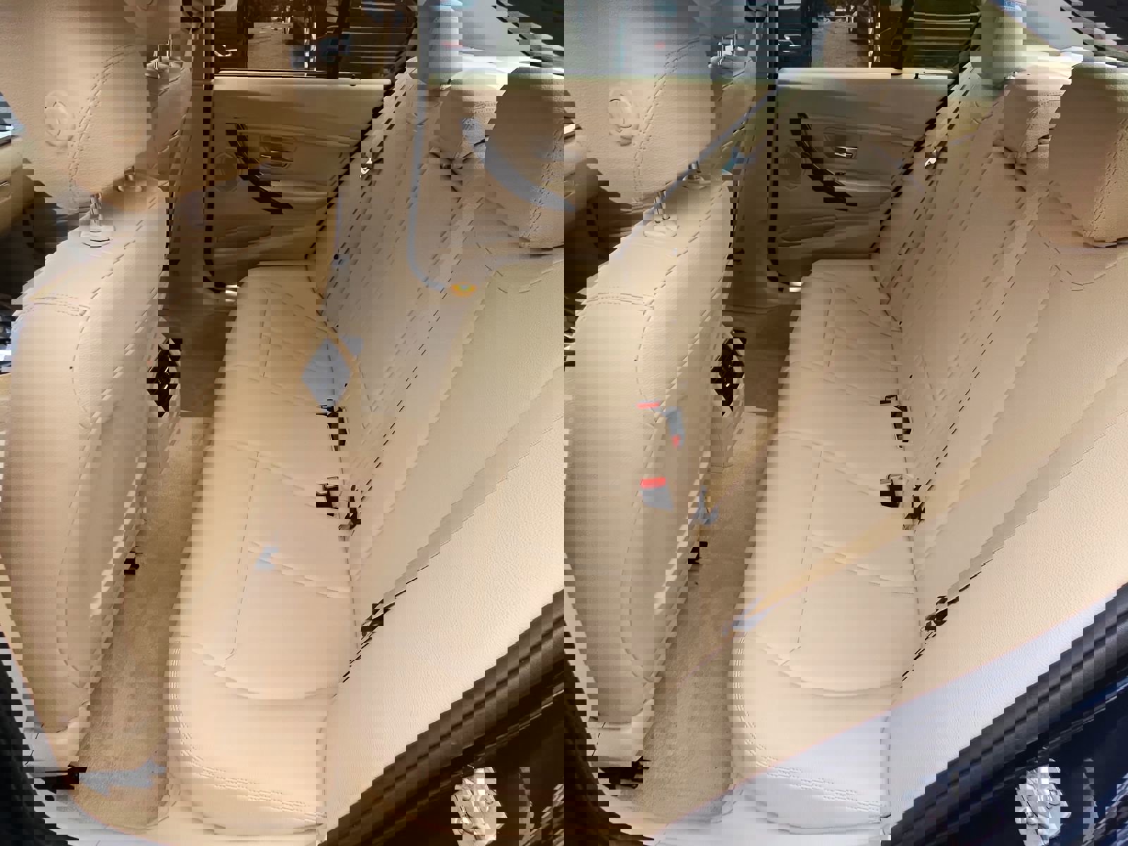 Used 2016 BMW 320i Sedan image 18