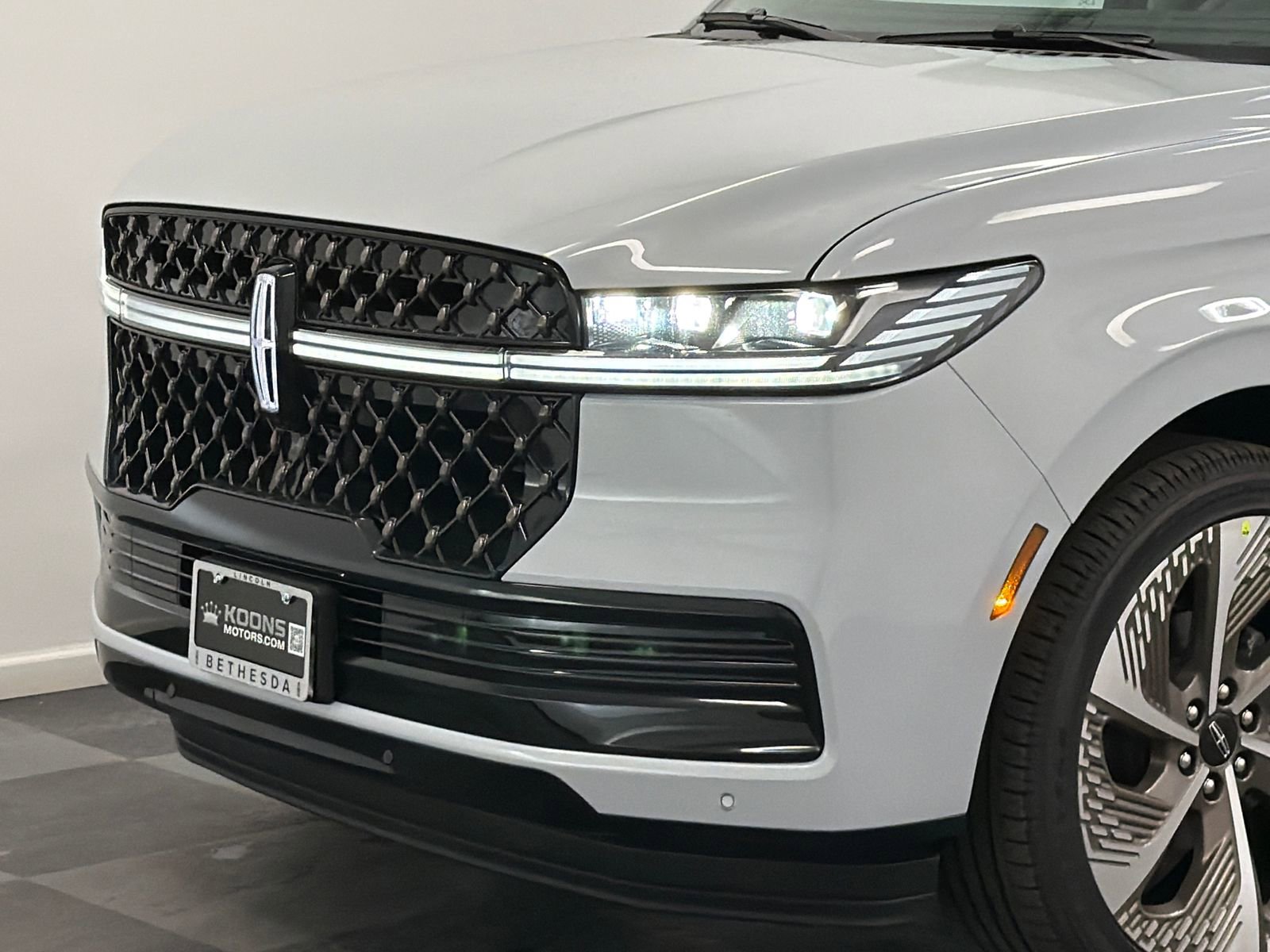 New 2026 Lincoln Navigator Black Label AWD/4WD image 2