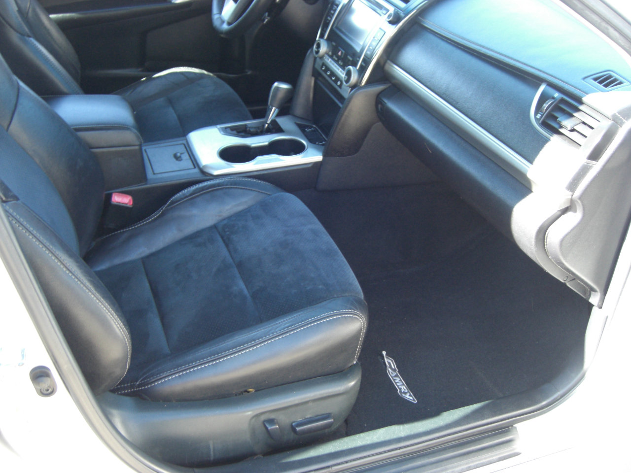 Used 2013 Toyota Camry SE w/ Leather Pkg image 15