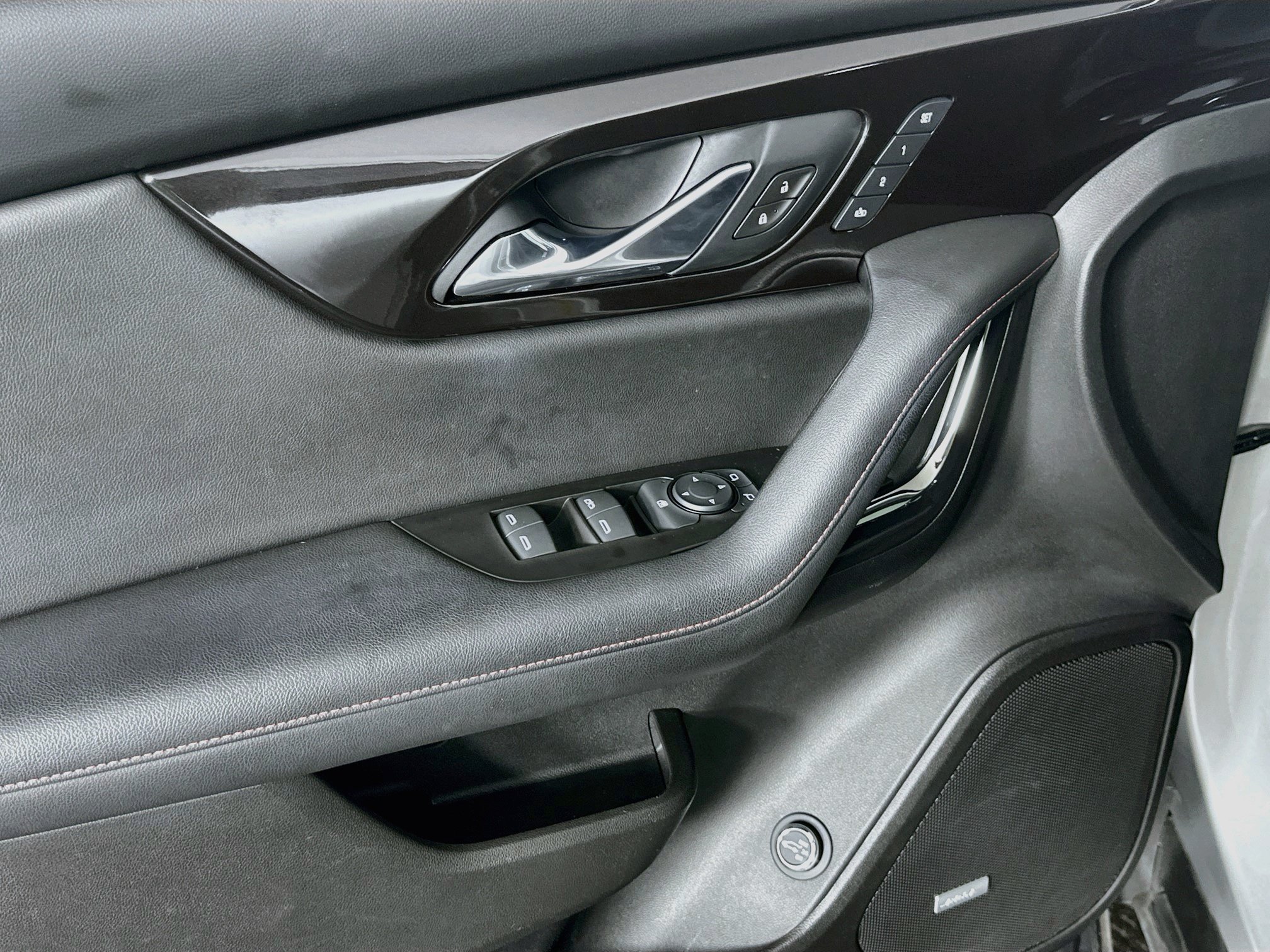 Used 2021 Chevrolet Blazer RS w/ Enhanced Convenience Package FWD image 15