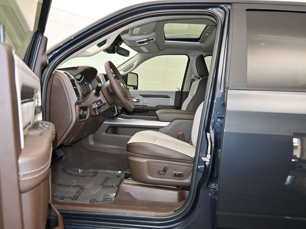 New 2026 RAM 3500 Laramie AWD/4WD image 22