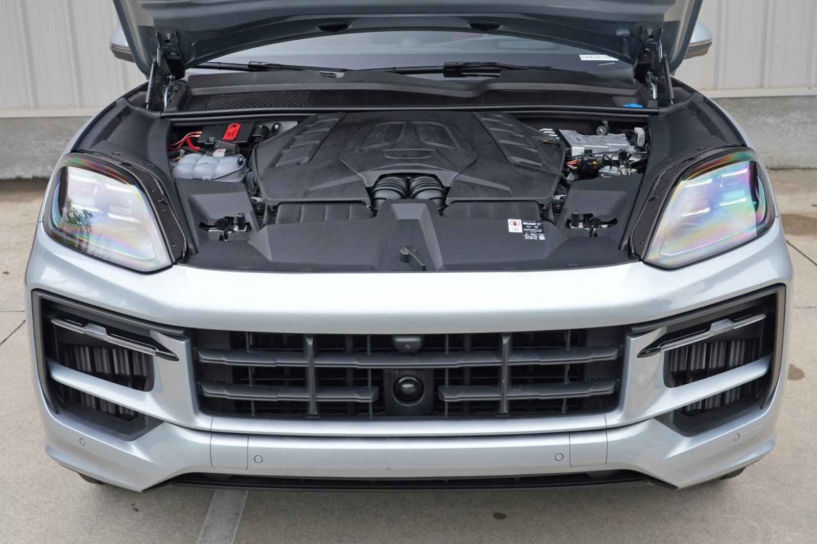 Used 2025 Porsche Cayenne S AWD/4WD image 8
