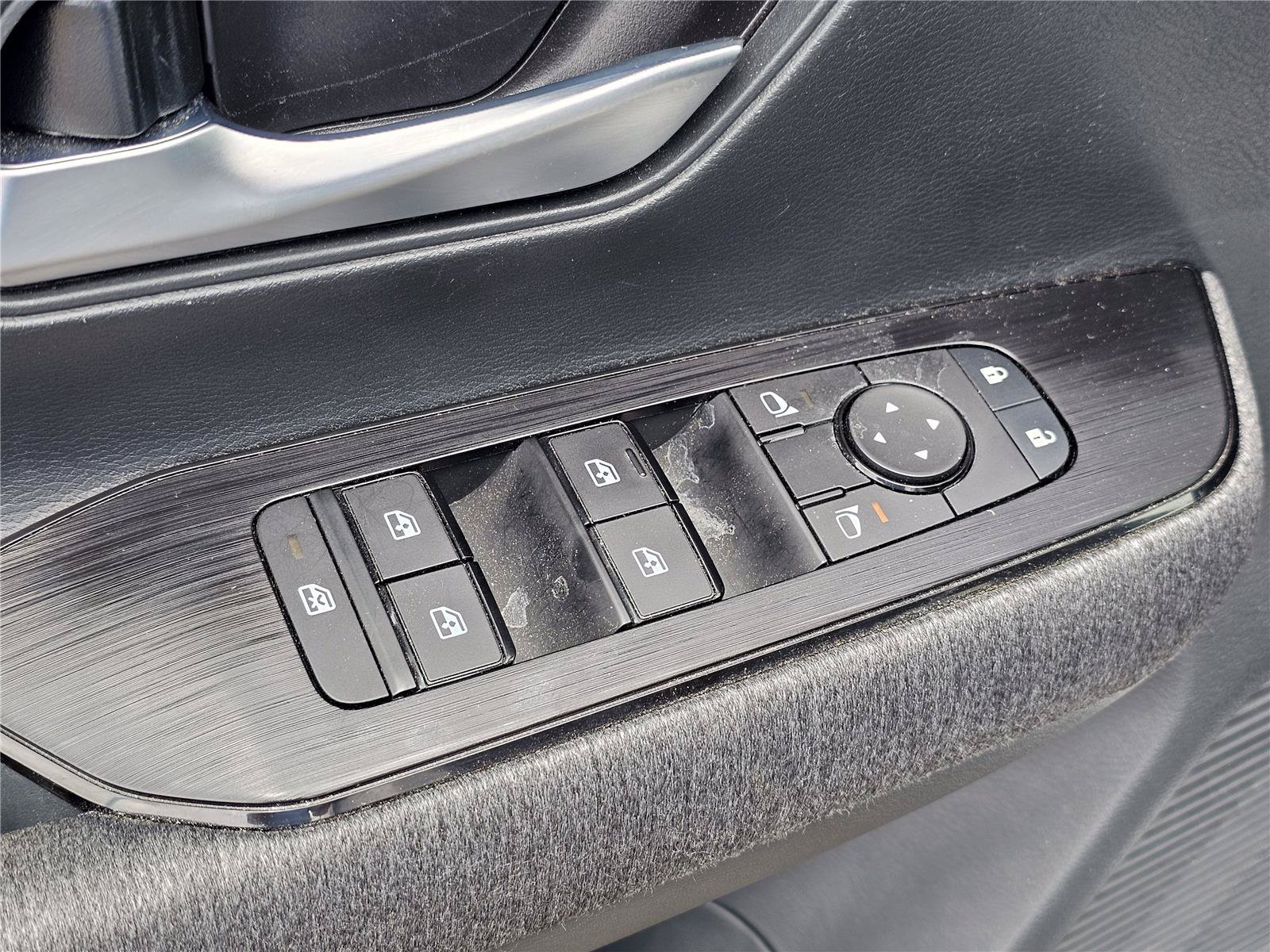 Used 2026 Nissan Kicks SV FWD image 15