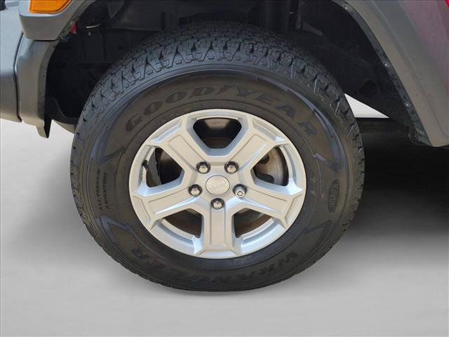 Used 2018 Jeep Wrangler Sport AWD/4WD image 9