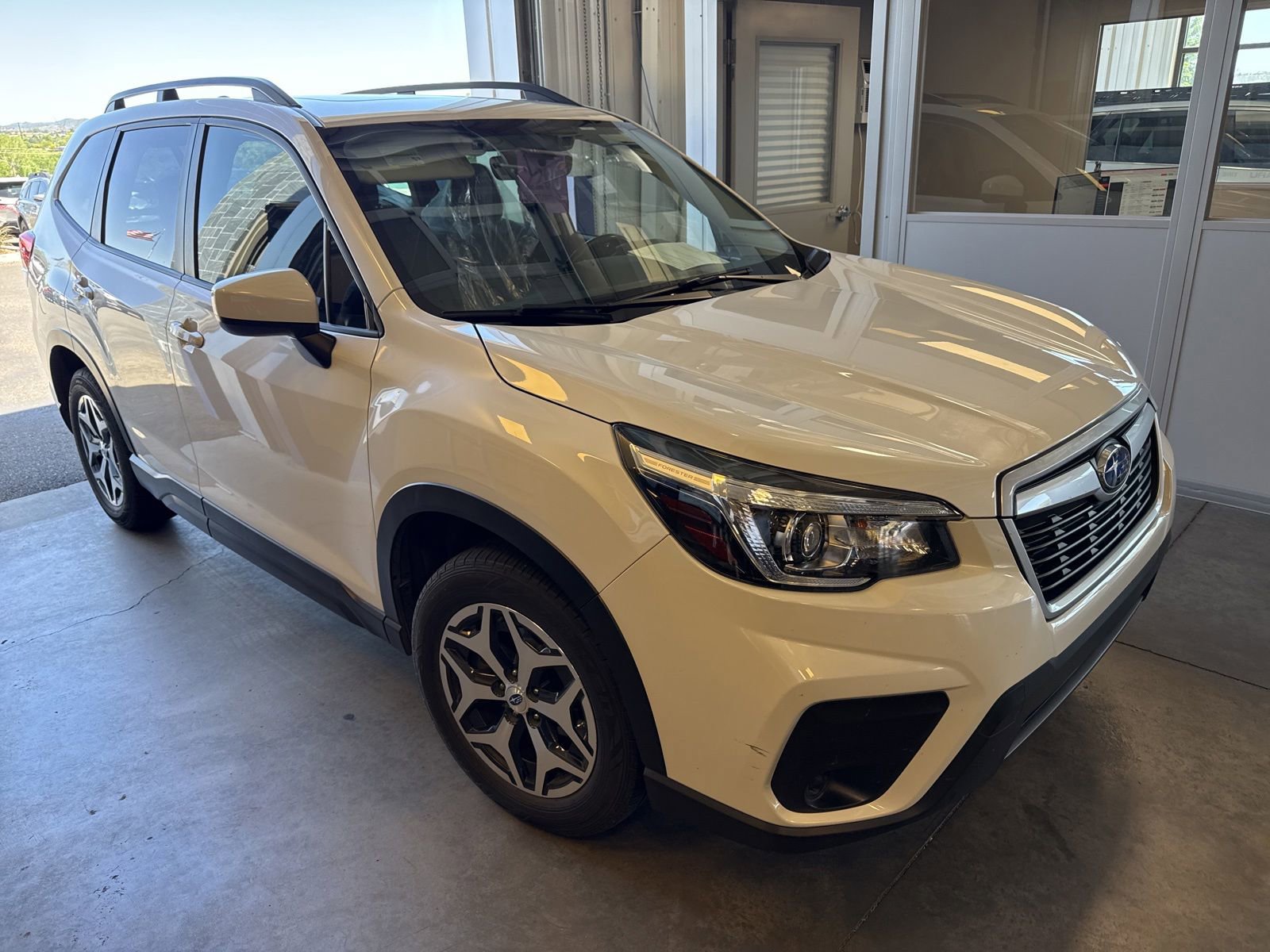 Used 2020 Subaru Forester Premium AWD/4WD image 3