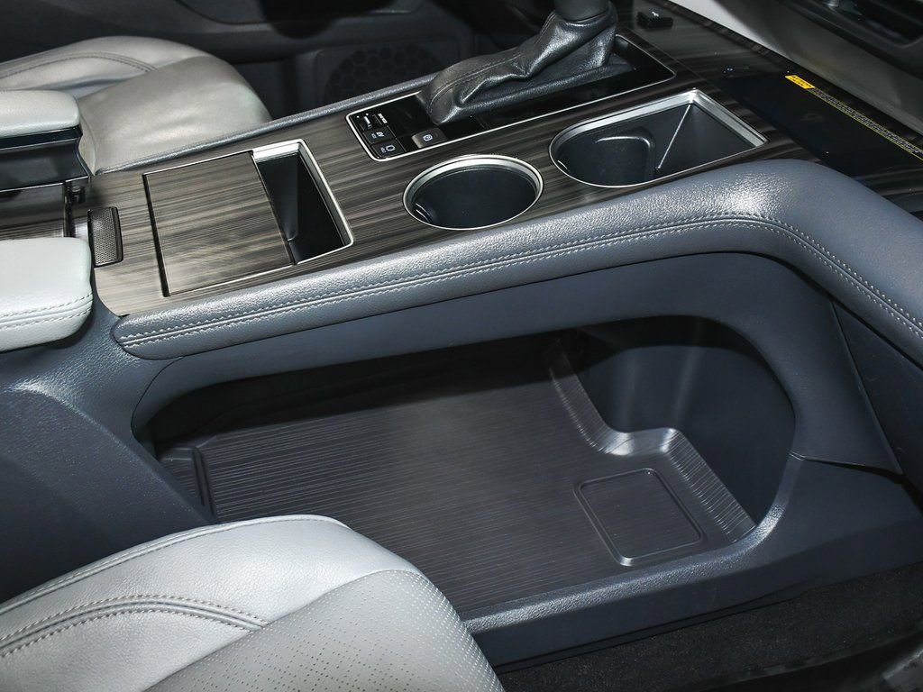 Used 2023 Toyota Sienna Limited image 62