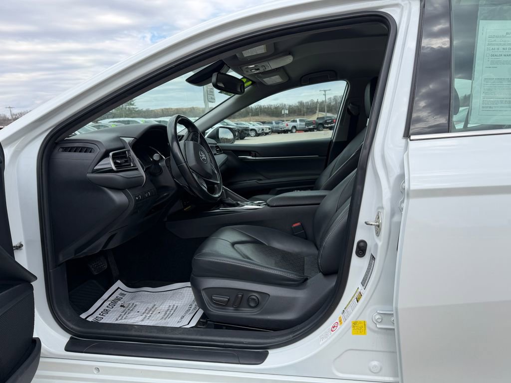 Used 2019 Toyota Camry XSE FWD image 14