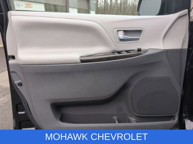 Used 2020 Toyota Sienna XLE image 22