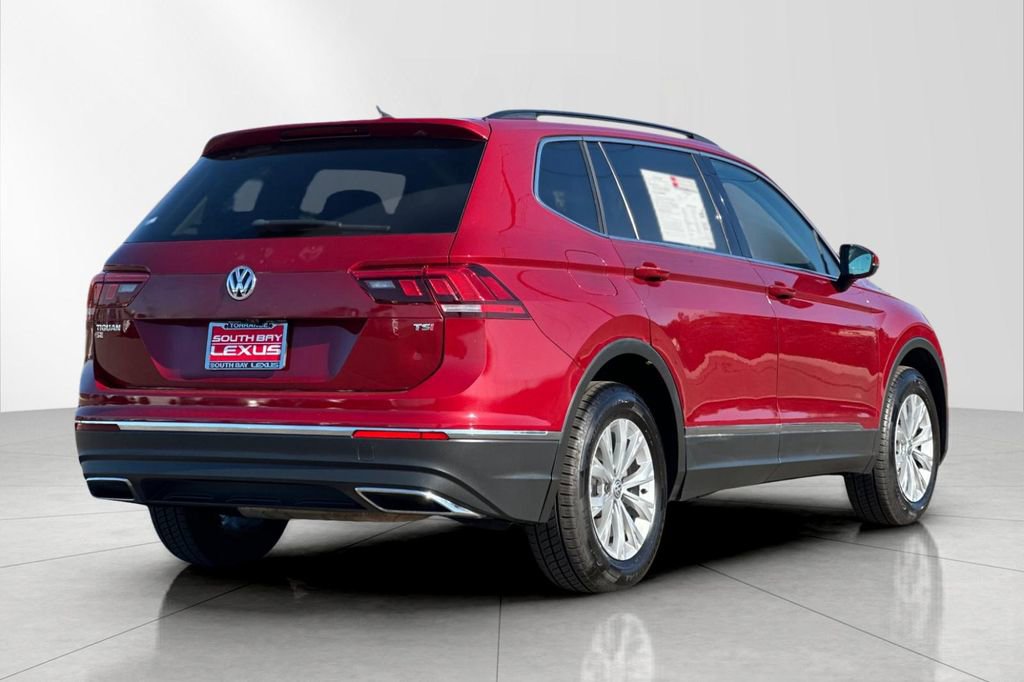 Used 2018 Volkswagen Tiguan SE w/ Panoramic Sunroof Package image 6