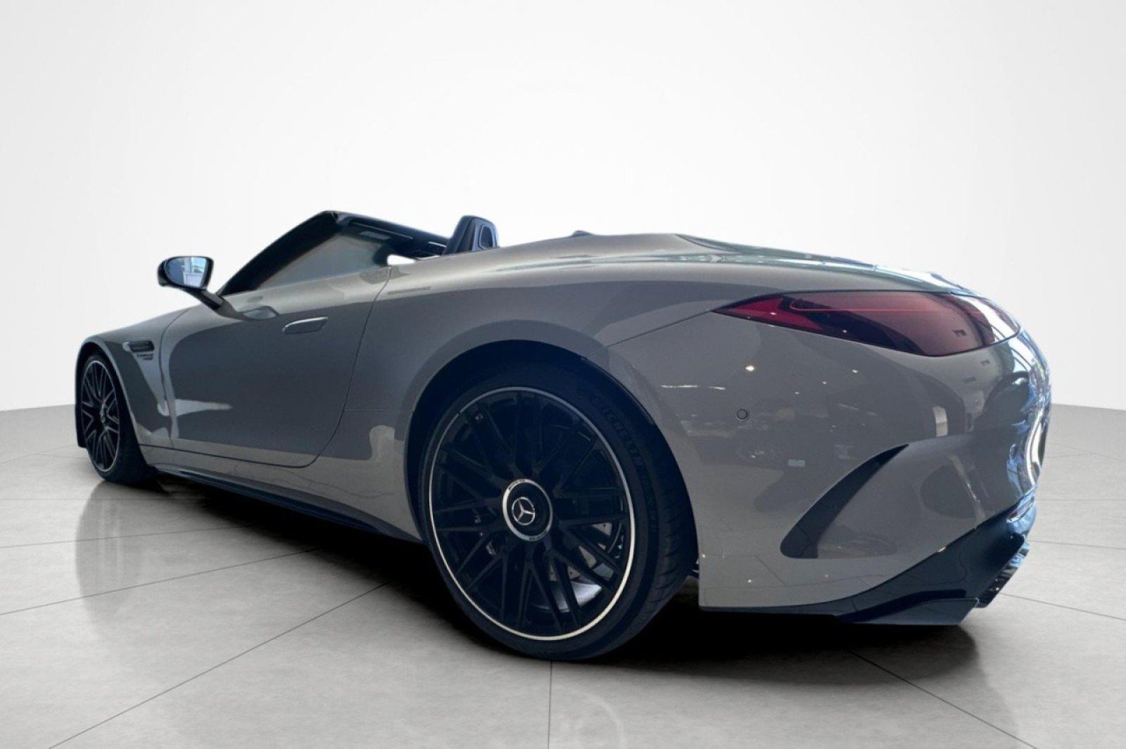 New 2025 Mercedes-Benz SL 63 AMG 4MATIC image 2