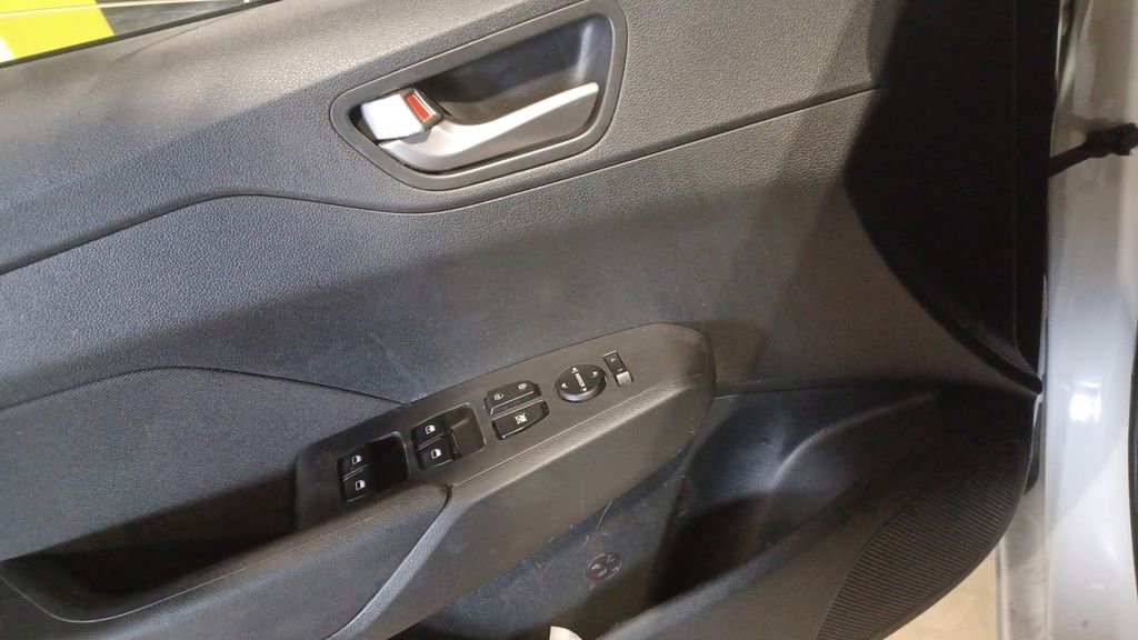 Used 2021 Hyundai Accent SE image 5