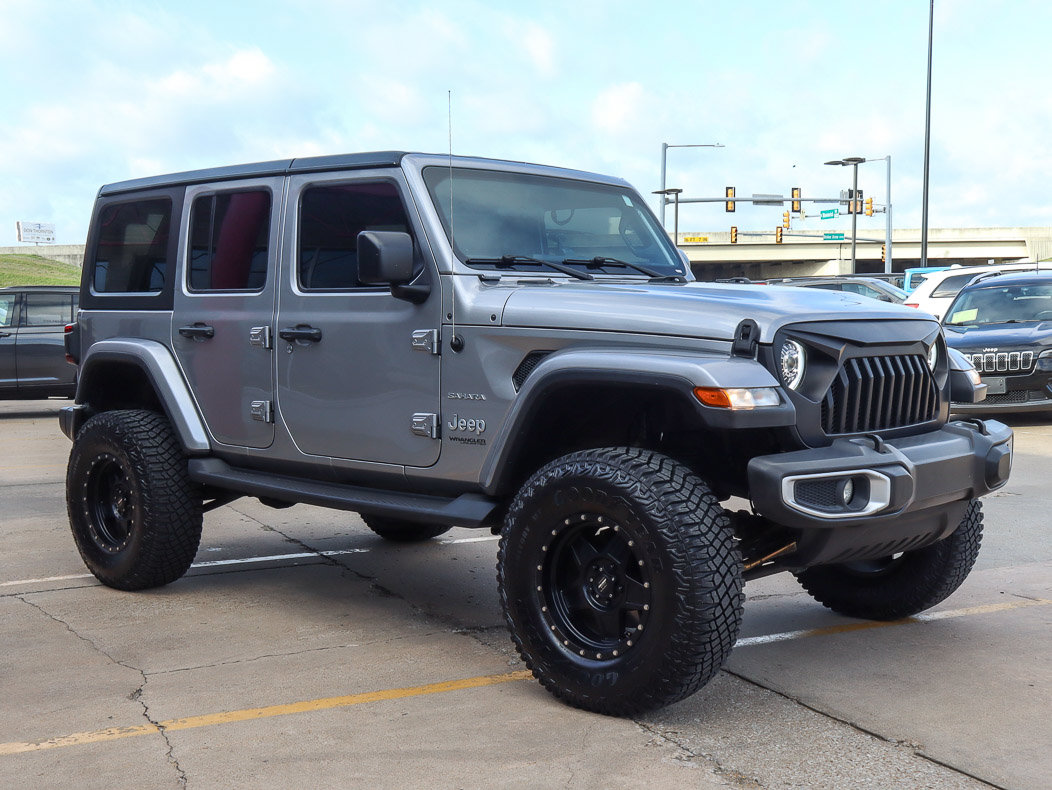 Used 2018 Jeep Wrangler Unlimited Sahara w/ Safety Group AWD/4WD image 4