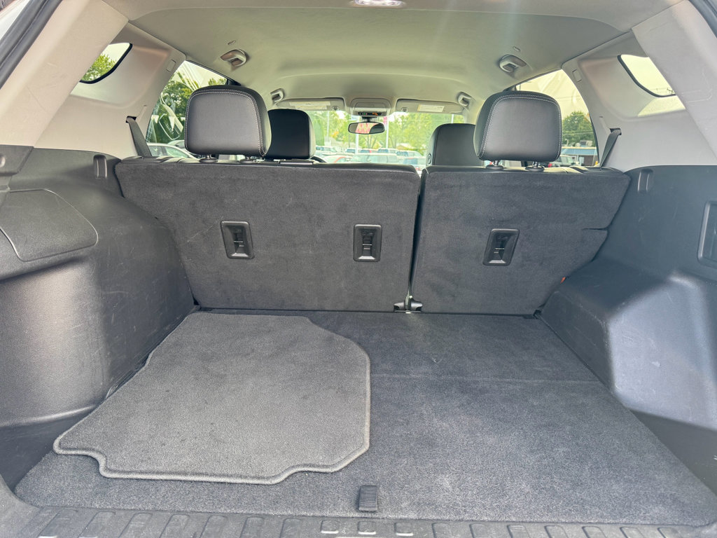 Used 2023 GMC Terrain SLT image 8