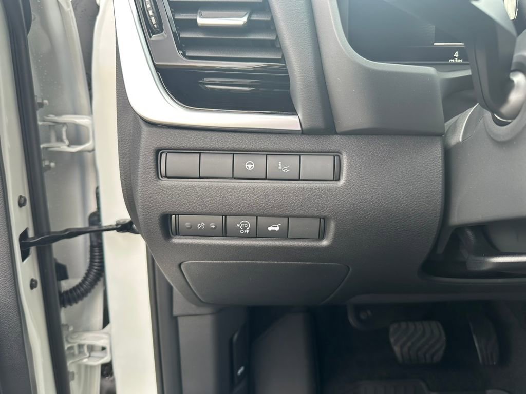 New 2025 Nissan Rogue SL w/ Tech Package image 15