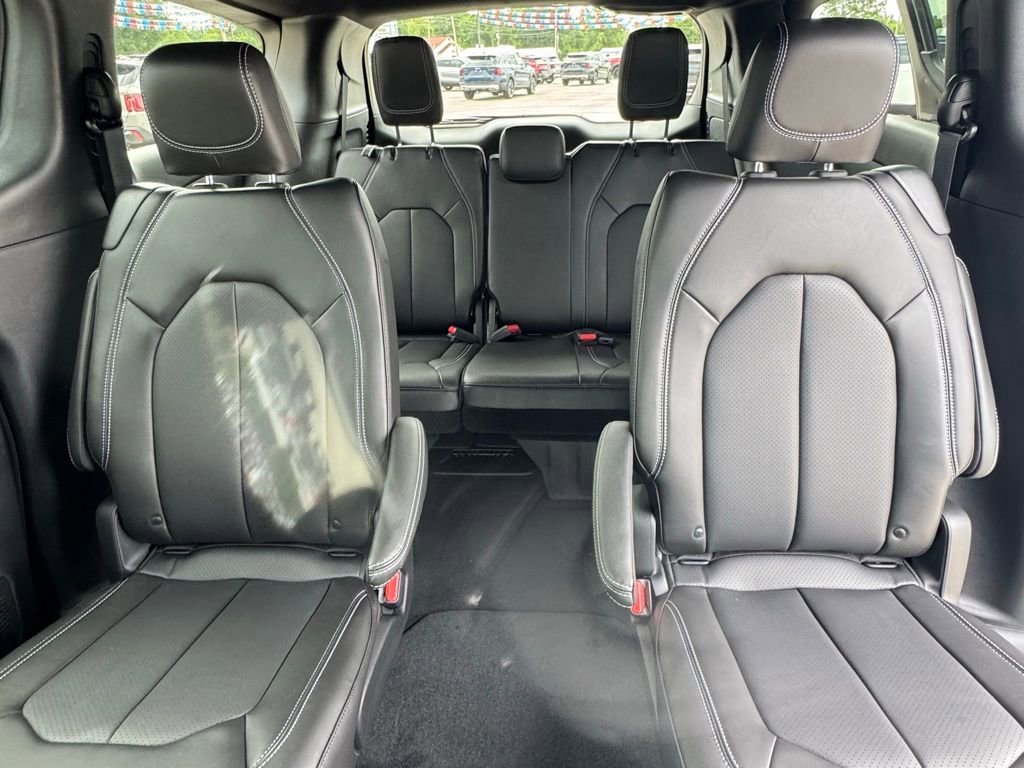 New 2026 Chrysler Pacifica Select image 13