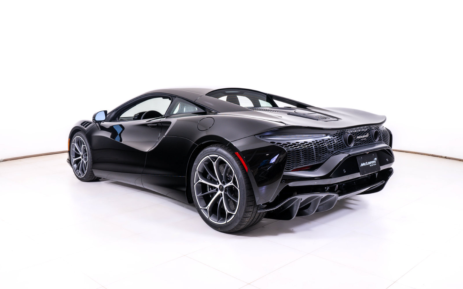 New 2026 McLaren Artura RWD image 3