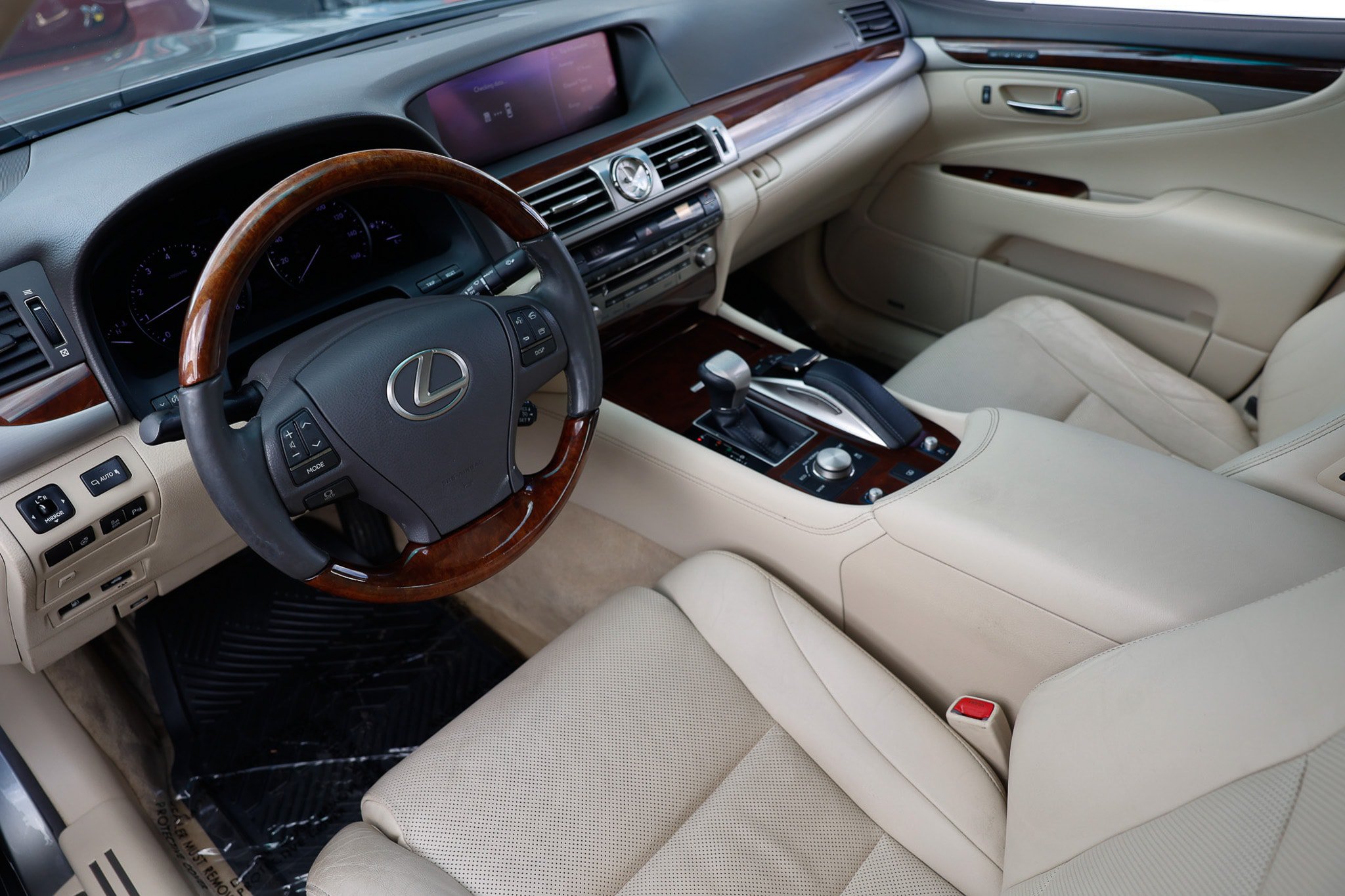 Used 2016 Lexus LS 460 w/ Comfort Package RWD image 6