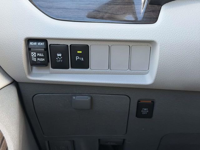 Used 2018 Toyota Sienna XLE w/ XLE Navigation Package image 21