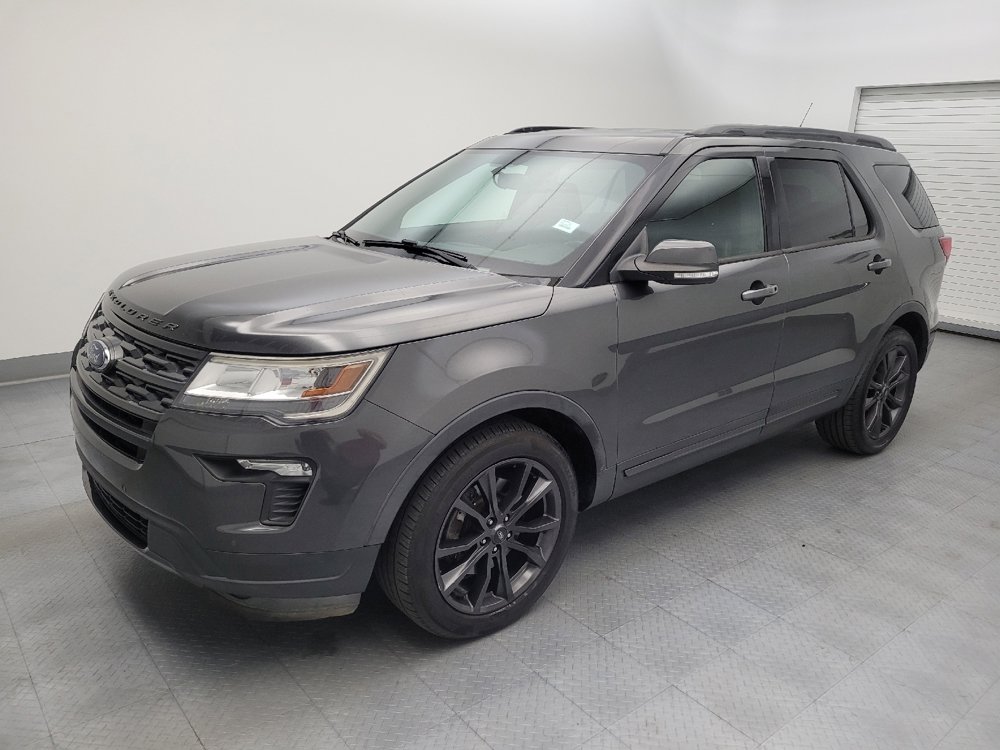 Used 2018 Ford Explorer XLT w/ Equipment Group 202A FWD image 2