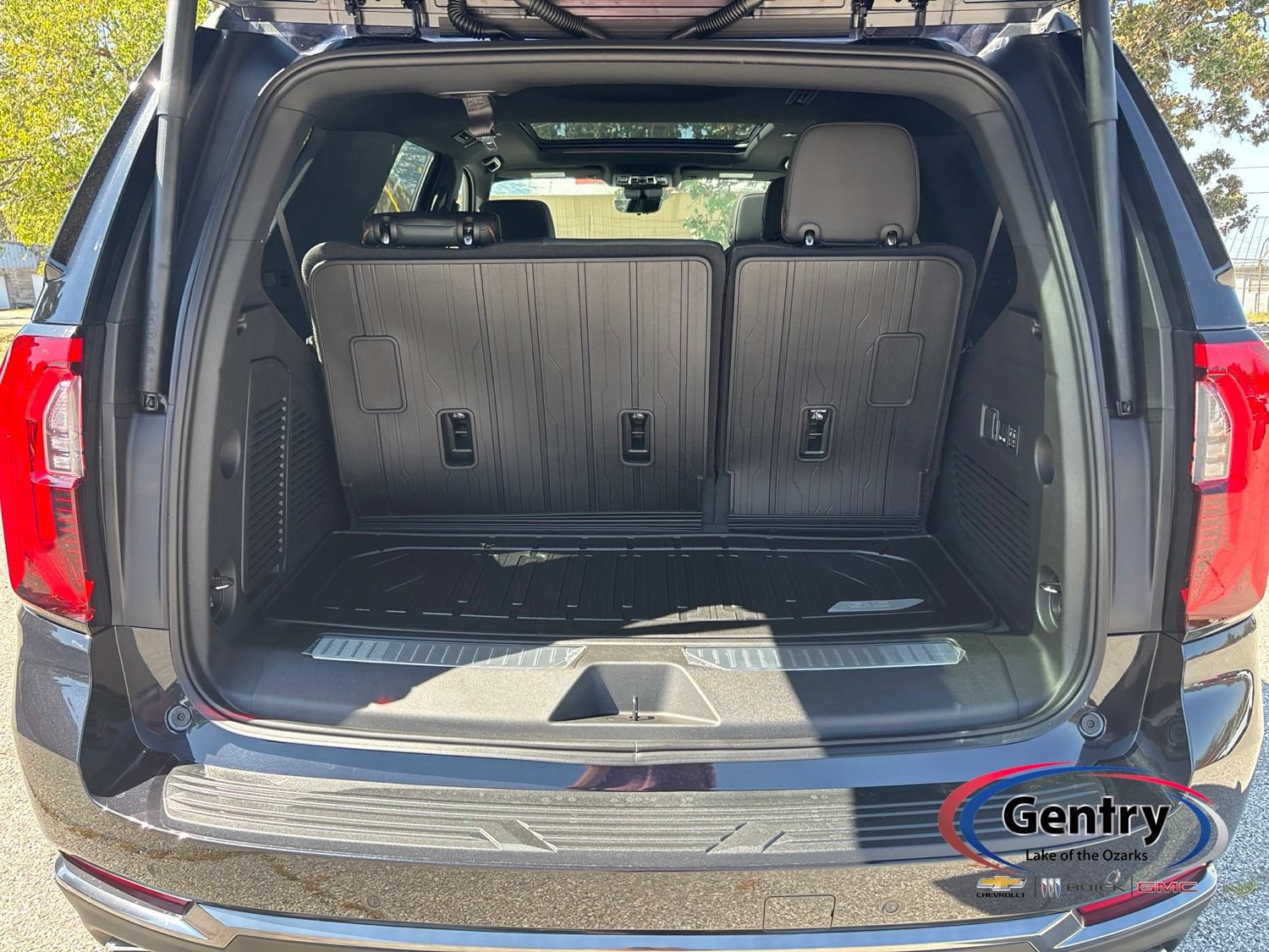 New 2026 GMC Yukon AT4 w/ AT4 Premium Package AWD/4WD image 13