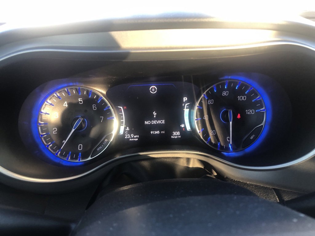 Used 2018 Chrysler Pacifica Touring-L Plus w/ Advanced Safetytec Group image 5