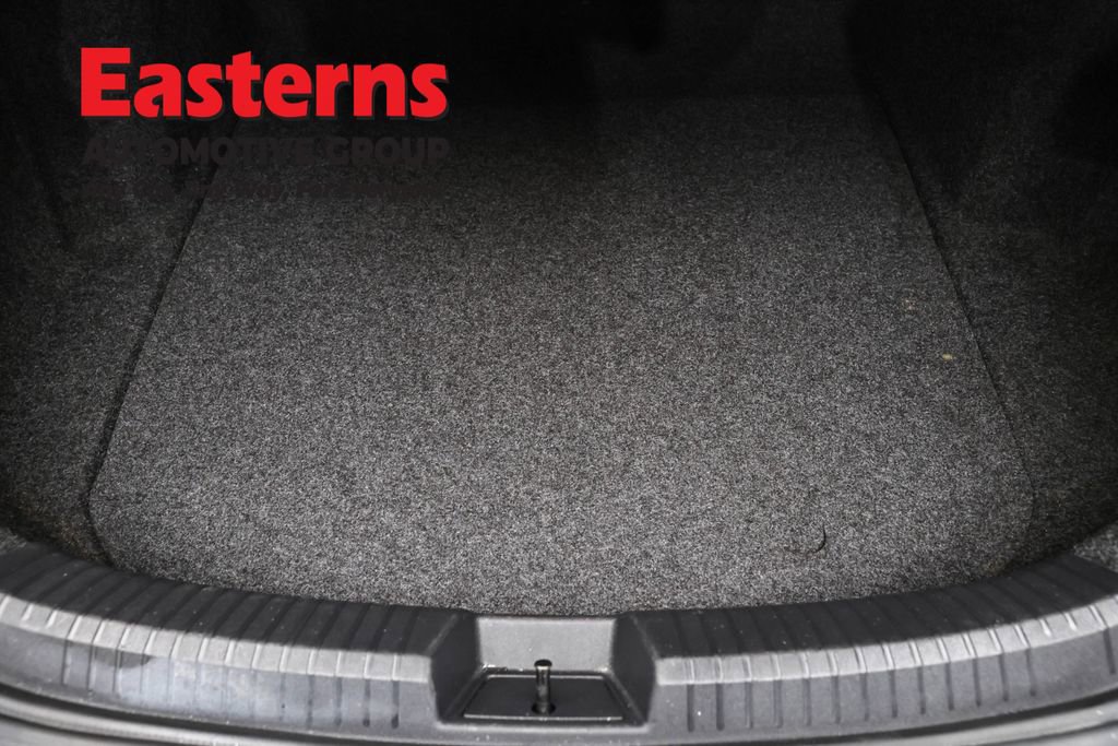 Used 2020 Volkswagen Jetta SE w/ SE Cold Weather Package image 9