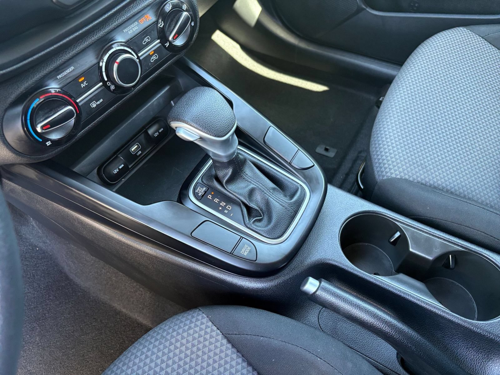 Used 2025 Kia Soul LX w/ LX Technology Package FWD image 39
