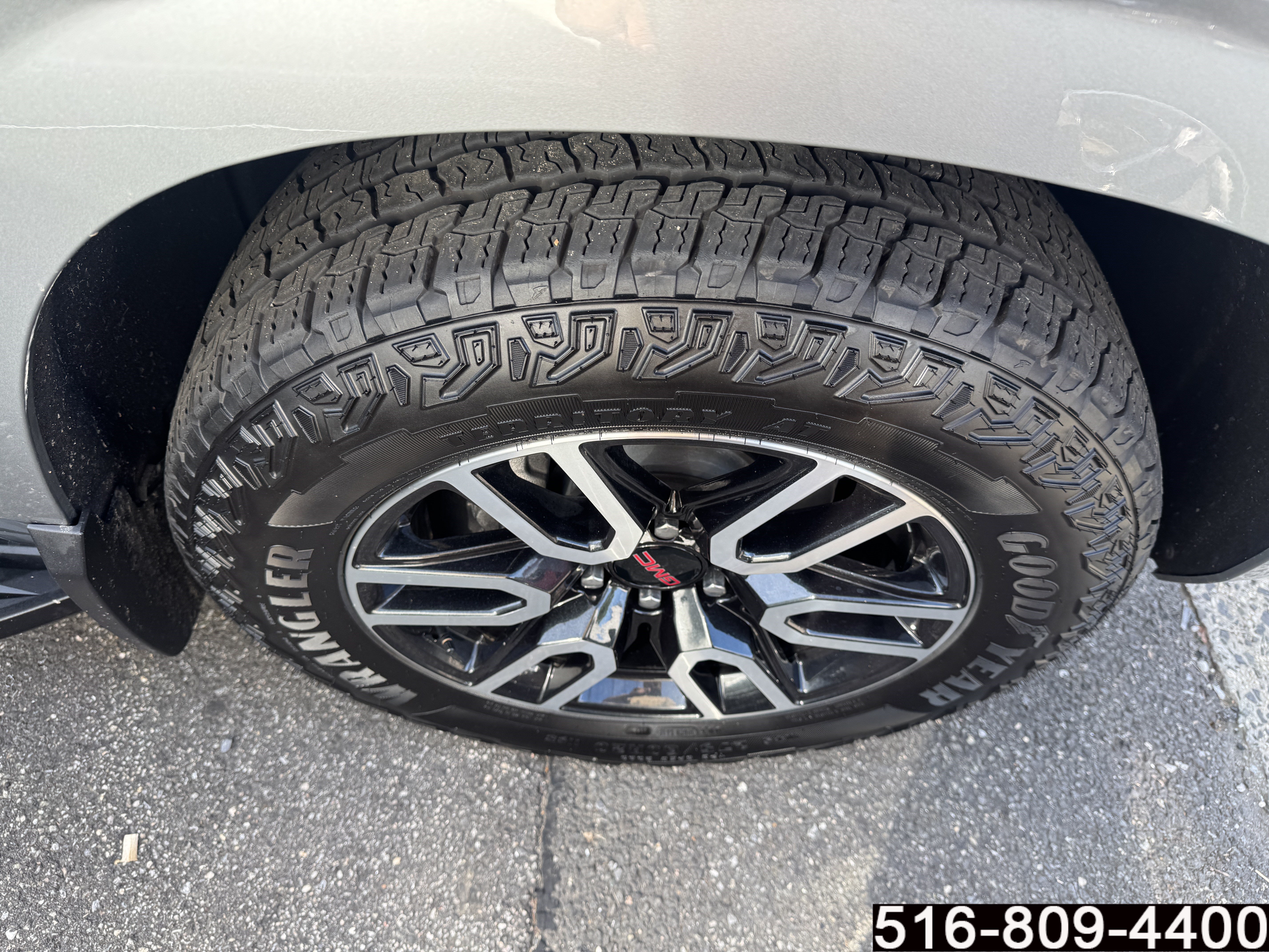 Used 2024 GMC Yukon AT4 AWD/4WD image 9