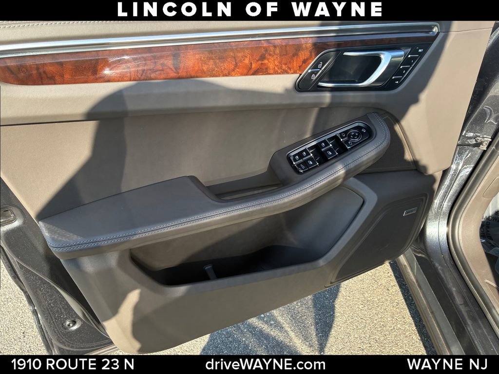 Used 2022 Porsche Macan image 12