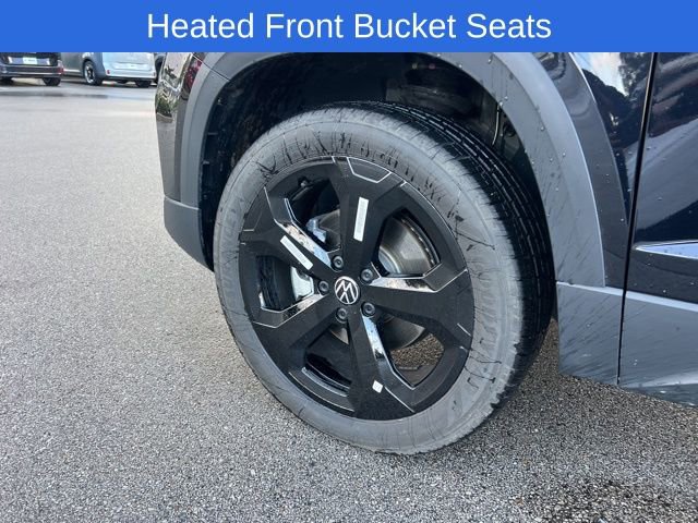 Certified 2025 Volkswagen Taos SE image 11