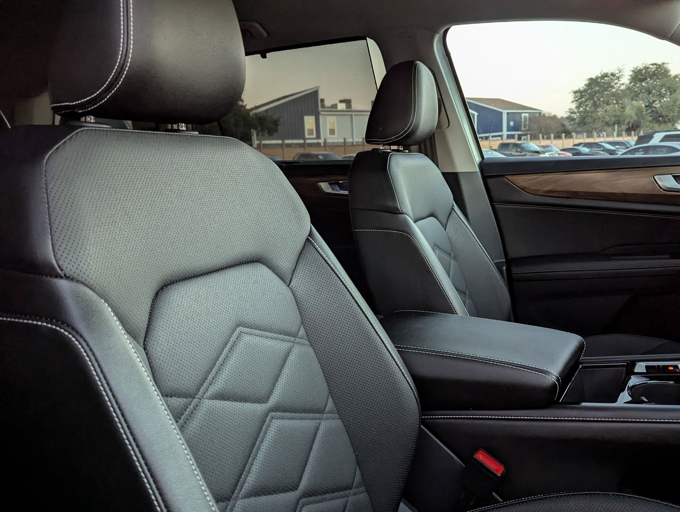 Used 2025 Volkswagen Atlas SE image 29