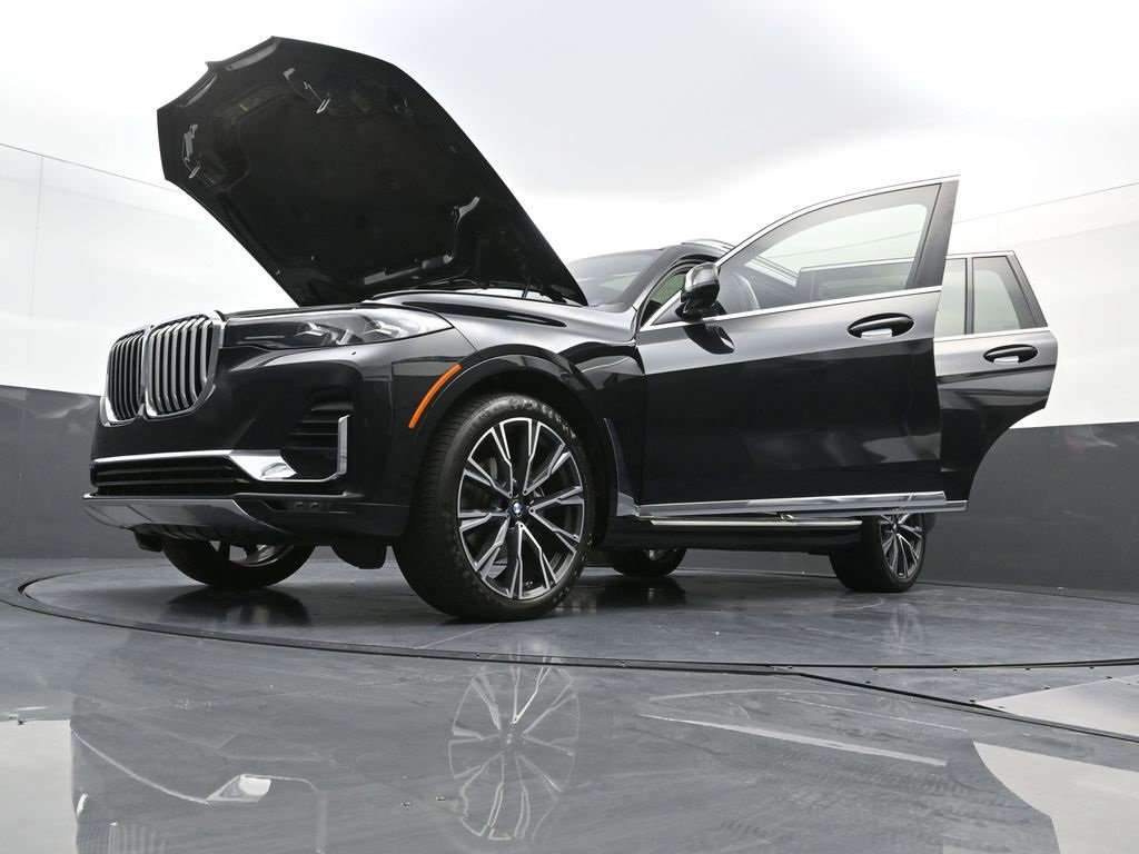Used 2022 BMW X7 xDrive40i w/ Cold Weather Package image 40