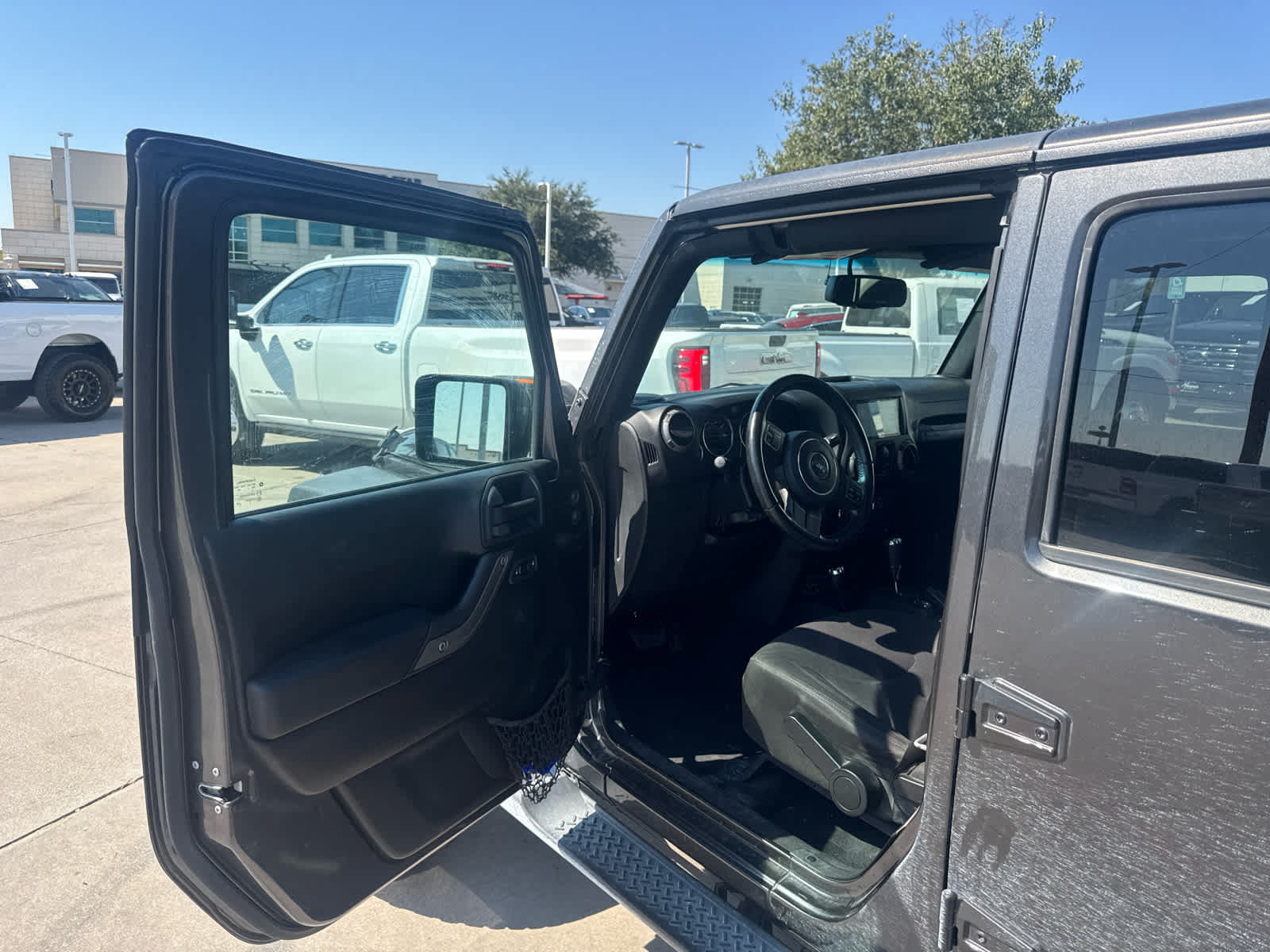 Used 2018 Jeep Wrangler Unlimited Sport S AWD/4WD image 7
