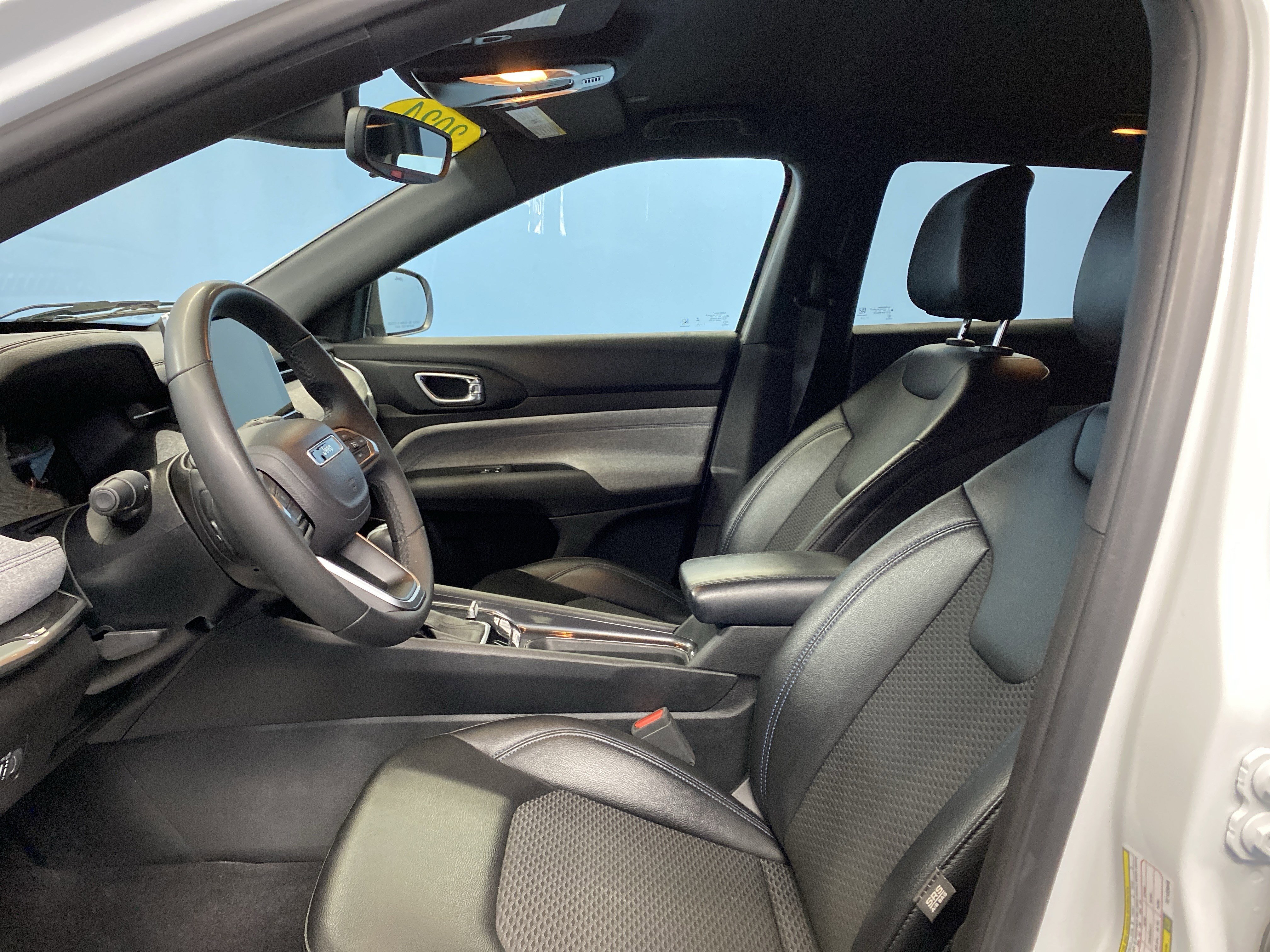 Certified 2024 Jeep Compass Latitude image 9