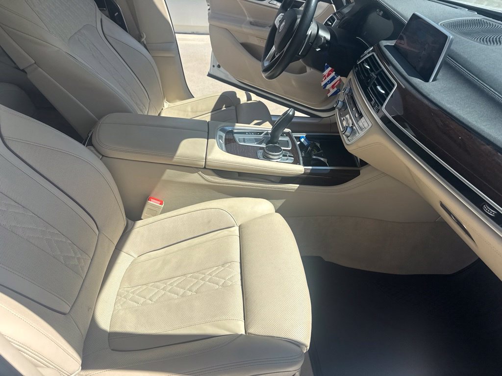 Used 2020 BMW 750i xDrive AWD/4WD image 32