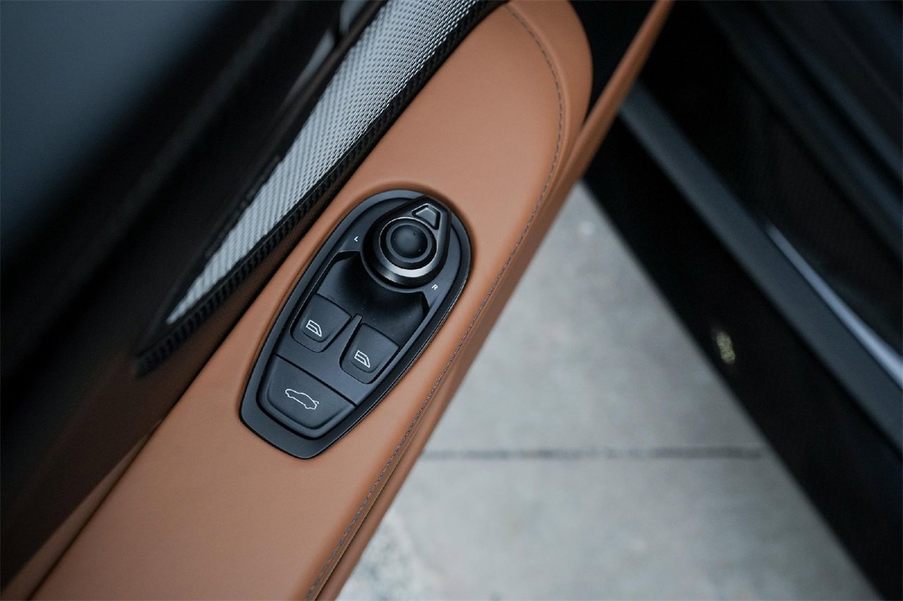 New 2026 Aston Martin Vanquish Convertible image 31