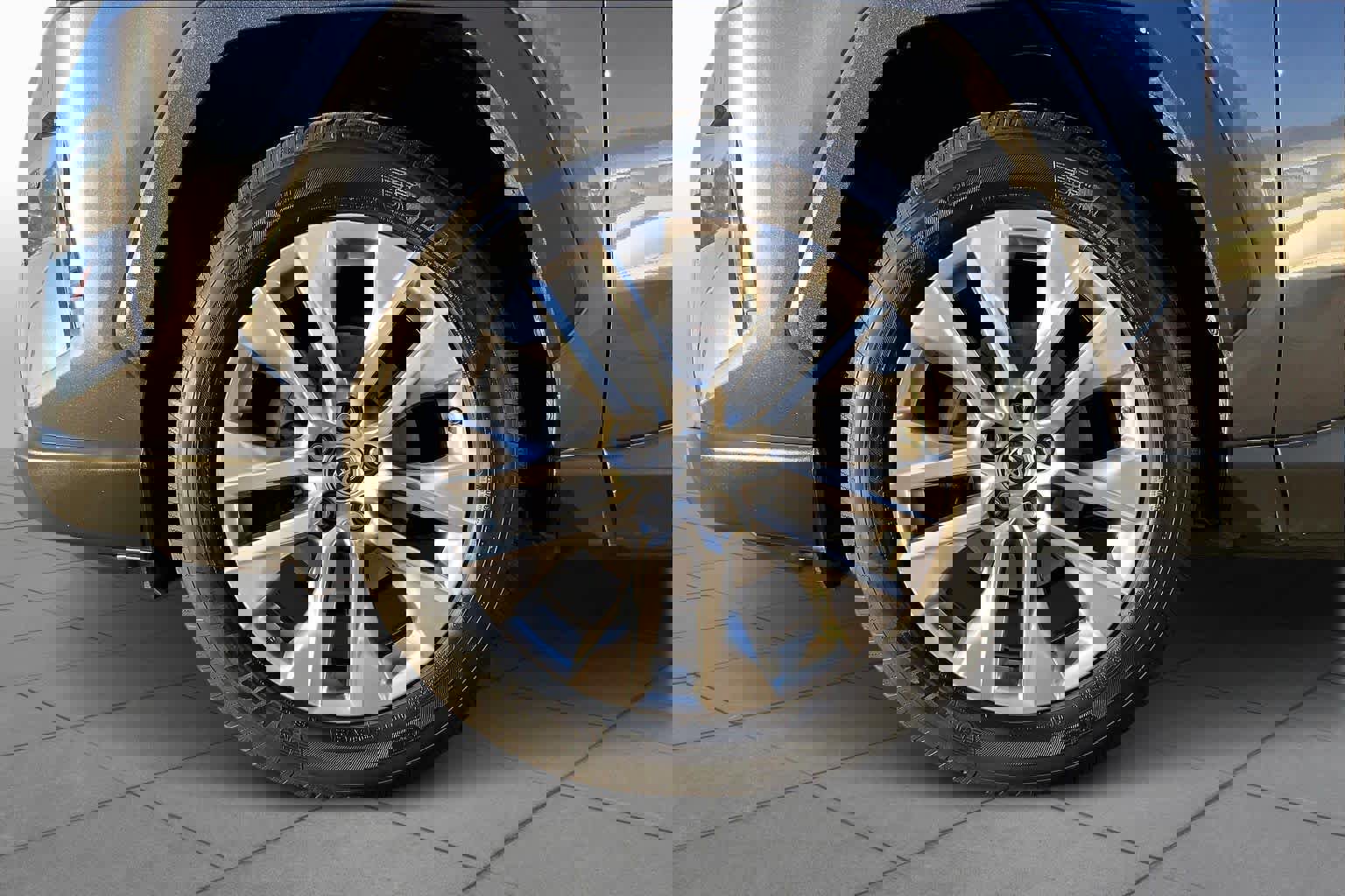 Used 2019 Toyota RAV4 XLE Premium image 7