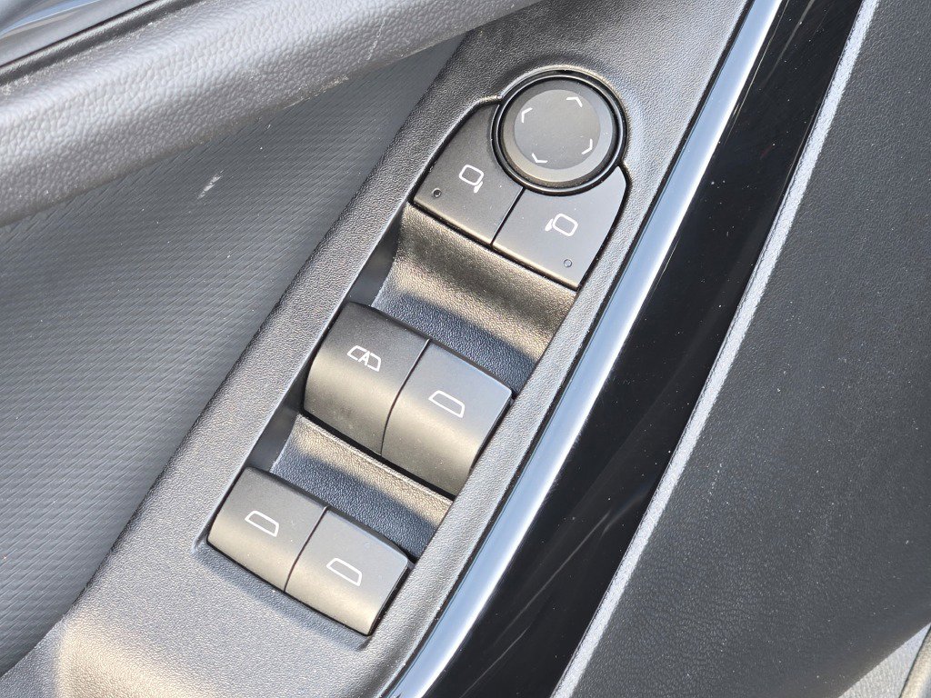 Certified 2025 Chevrolet Equinox LT FWD image 18