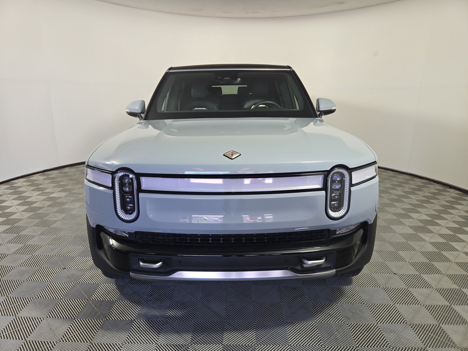 Used 2024 Rivian R1S Adventure AWD/4WD image 8