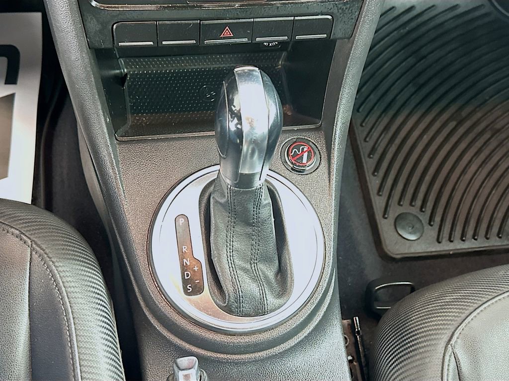 Used 2013 Volkswagen Beetle 2.5 image 15