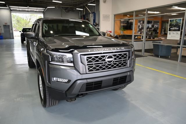 Used 2023 Nissan Frontier SV w/ SV Premium Package AWD/4WD image 3