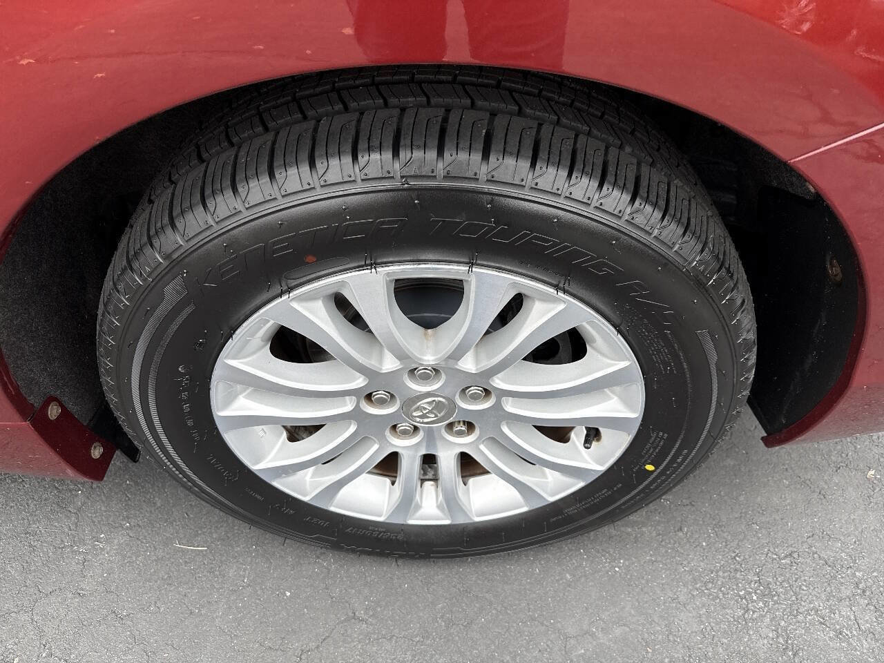 Used 2015 Toyota Sienna image 32