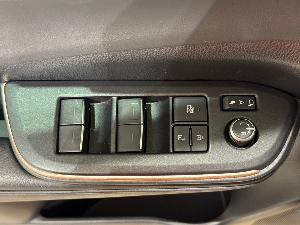 Certified 2023 Toyota Crown AWD/4WD image 15