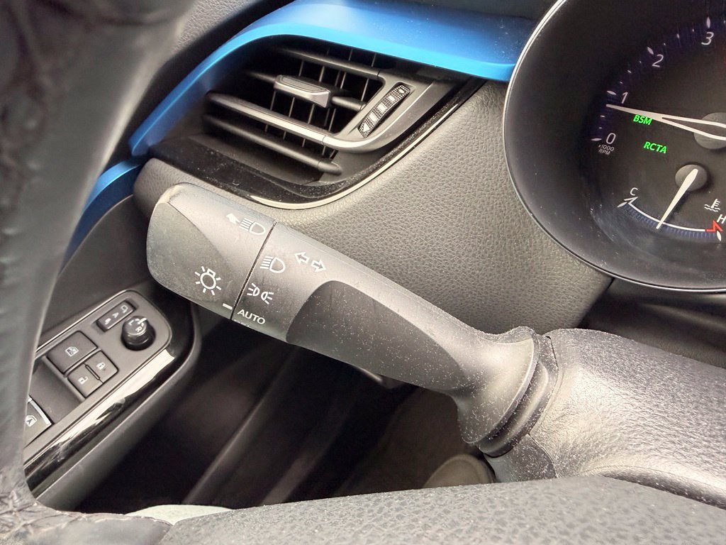 Used 2019 Toyota C-HR XLE FWD image 17