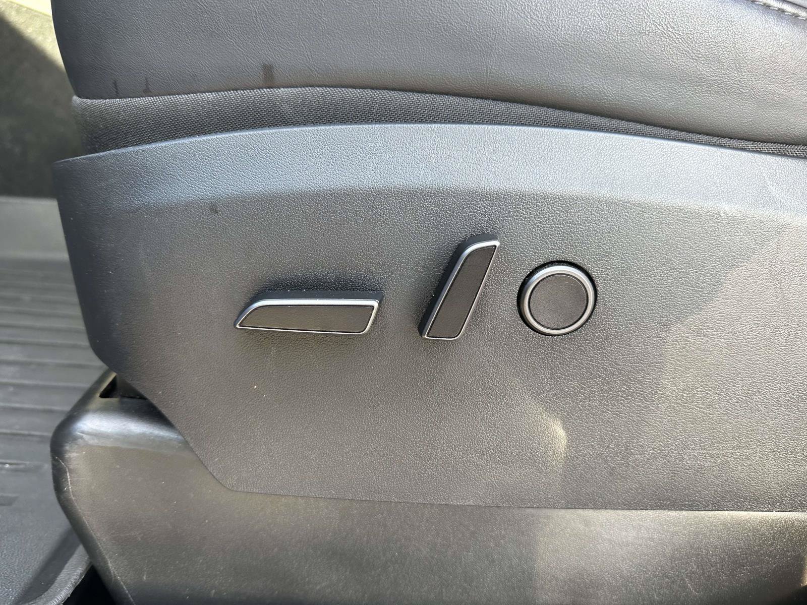 Used 2023 Tesla Model Y Long Range AWD/4WD image 16